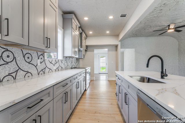 Image 16 of 38 For 2055 Magnolia Ave W