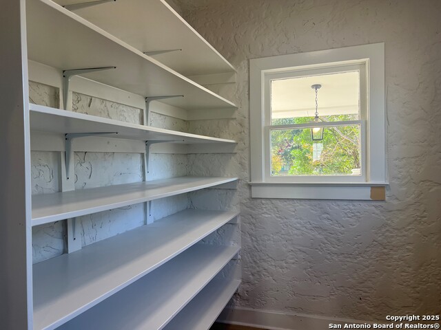 Image 18 of 38 For 2055 Magnolia Ave W