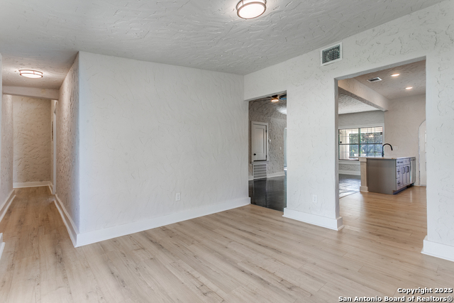 Image 22 of 38 For 2055 Magnolia Ave W