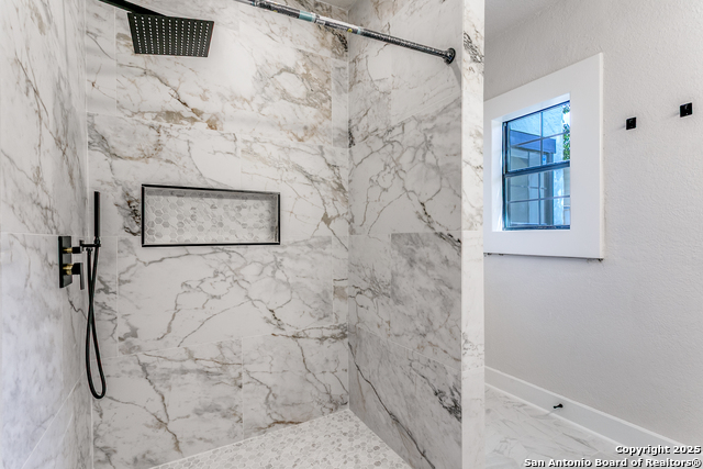 Image 26 of 38 For 2055 Magnolia Ave W