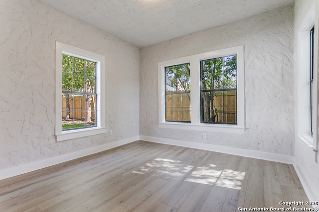 Image 27 of 38 For 2055 Magnolia Ave W