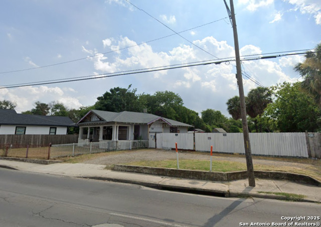 Listing photo id 0 for 5311 Flores S