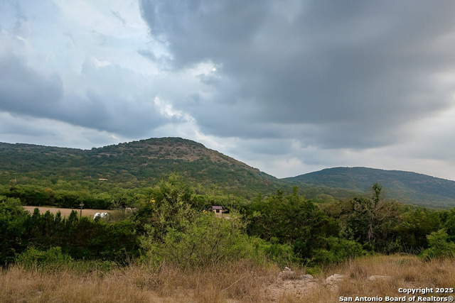 Listing photo id 1 for 293 Private Road 2750