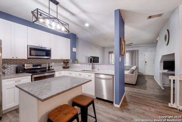 Image 13 of 31 For 9410 De Leon Dr