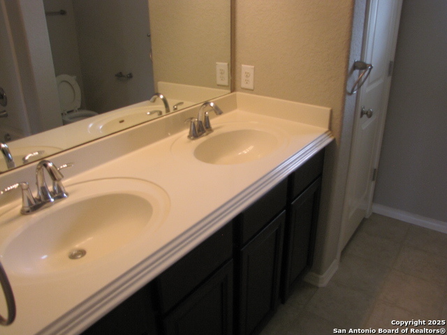 Listing photo id 10 for 5435 Bright  