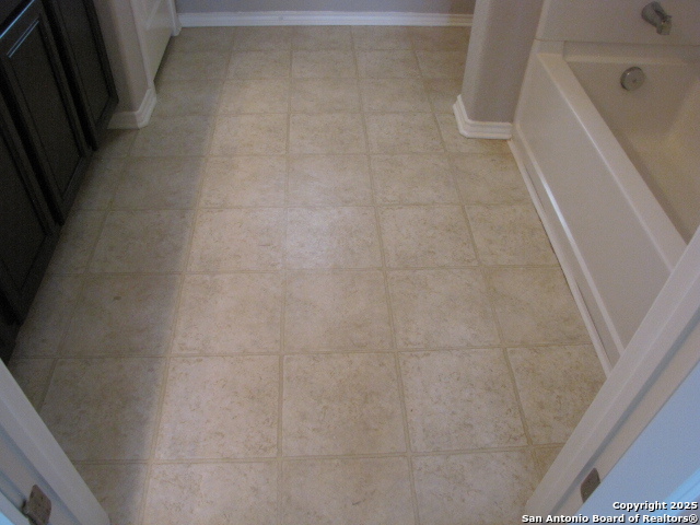 Listing photo id 3 for 5435 Bright  