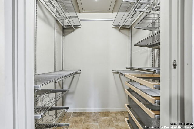 Image 16 of 30 For 3934 Royal Forest