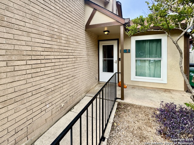 Image 4 of 26 For 8527 Stonebridge  2