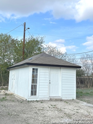 Image 32 of 38 For 121 Esma