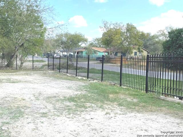 Image 33 of 38 For 121 Esma