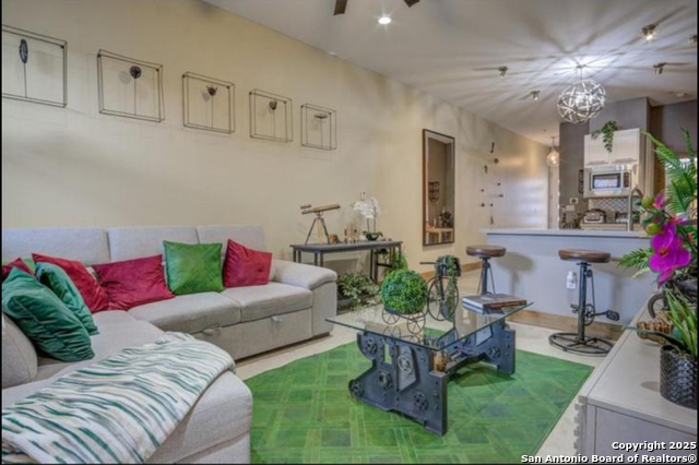 Image 10 of 24 For 1542 N Alamo 203