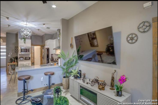 Image 11 of 24 For 1542 N Alamo 203