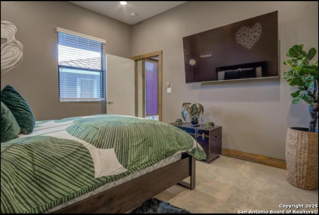 Image 13 of 24 For 1542 N Alamo 203