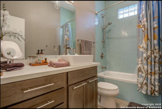 Image 17 of 24 For 1542 N Alamo 203