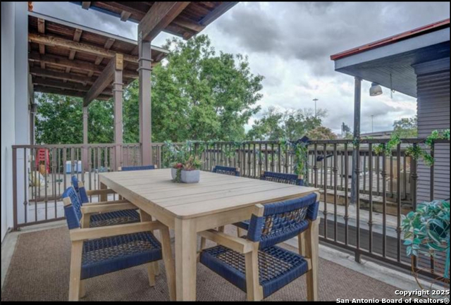 Image 20 of 24 For 1542 N Alamo 203