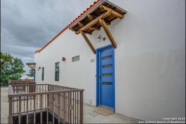 Image 4 of 24 For 1542 N Alamo 203