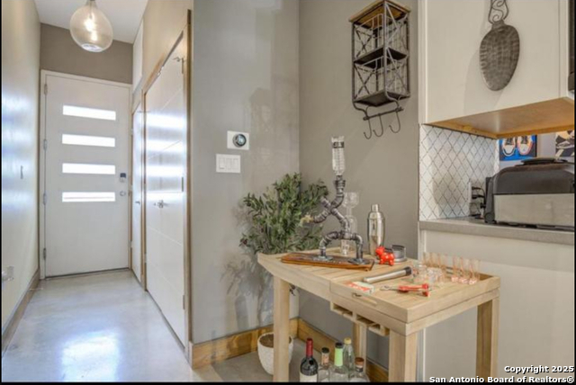 Image 7 of 24 For 1542 N Alamo 203