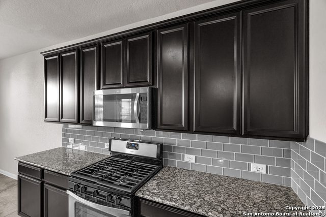 Image 22 of 50 For 6815 Melody Stone