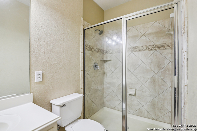 Image 19 of 50 For 25922 Laurel Glen