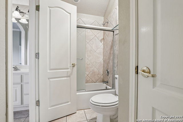 Image 26 of 50 For 25922 Laurel Glen