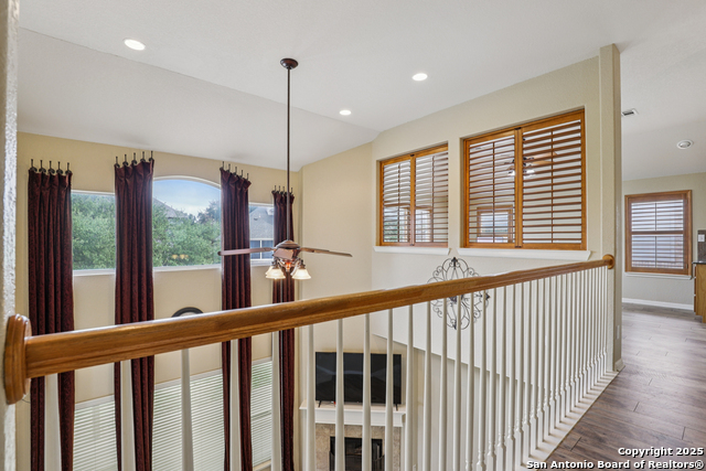 Image 34 of 50 For 25922 Laurel Glen