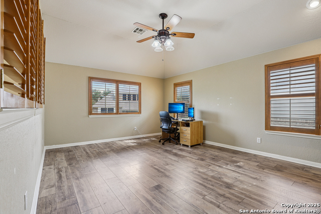 Image 35 of 50 For 25922 Laurel Glen