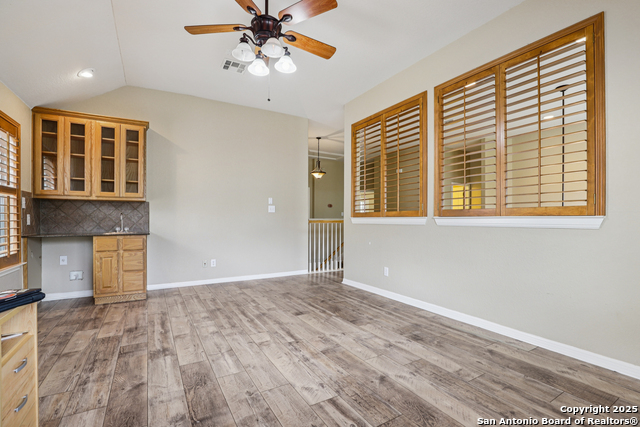 Image 37 of 50 For 25922 Laurel Glen