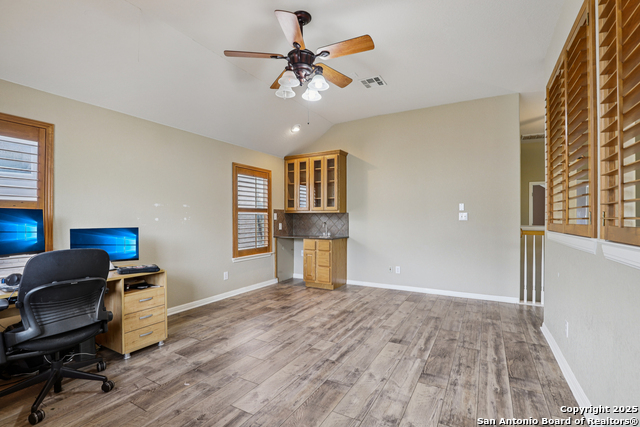 Image 38 of 50 For 25922 Laurel Glen