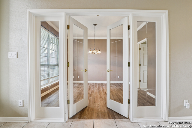 Image 4 of 50 For 25922 Laurel Glen