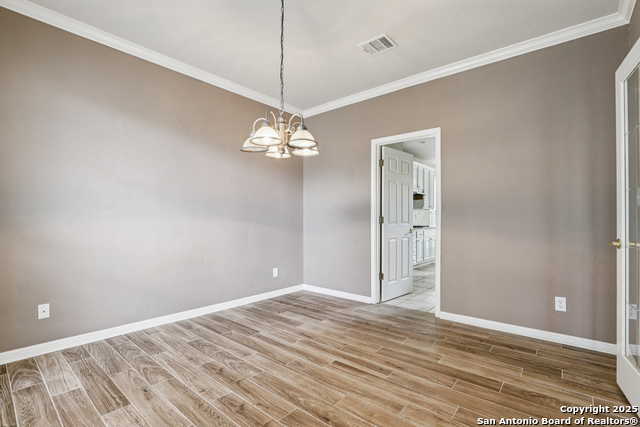 Image 5 of 50 For 25922 Laurel Glen