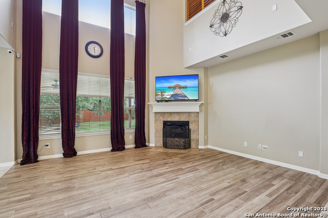 Image 8 of 50 For 25922 Laurel Glen