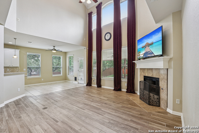 Image 9 of 50 For 25922 Laurel Glen