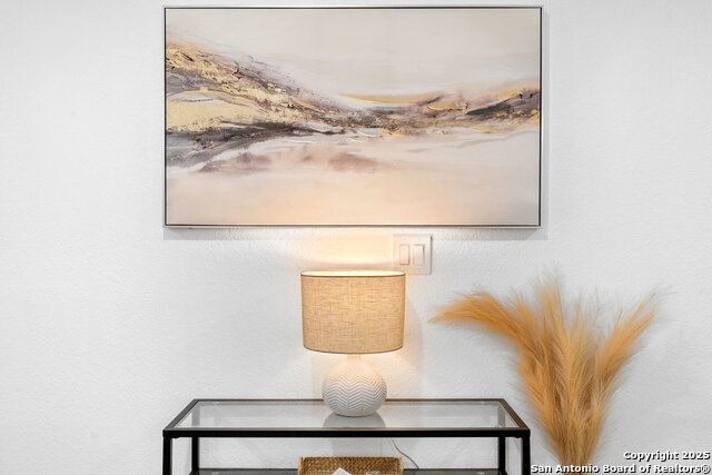 Listing photo id 8 for 338 Tomrob Dr