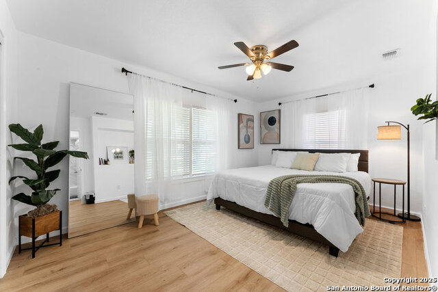 Listing photo id 3 for 338 Tomrob Dr