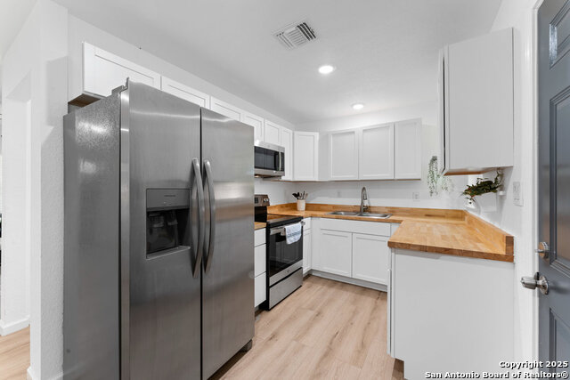 Listing photo id 4 for 338 Tomrob Dr