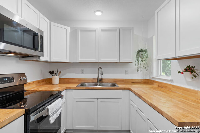 Listing photo id 5 for 338 Tomrob Dr