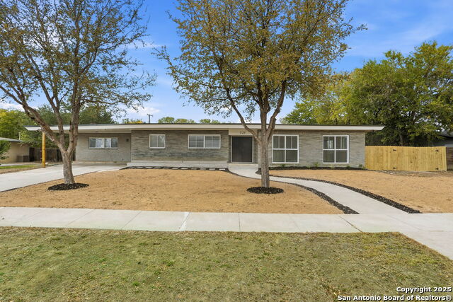 Details for 221 Shadywood Ln, San Antonio, TX 78216