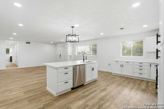 Image 12 of 41 For 221 Shadywood Ln