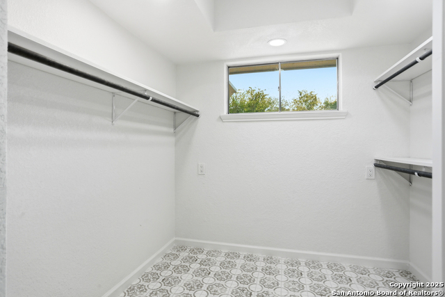 Image 20 of 41 For 221 Shadywood Ln