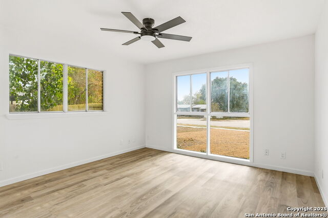 Image 21 of 41 For 221 Shadywood Ln