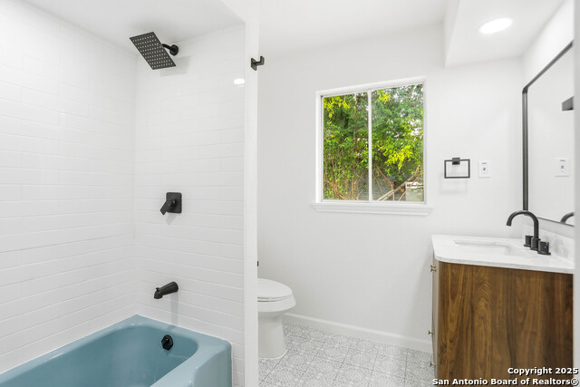 Image 22 of 41 For 221 Shadywood Ln