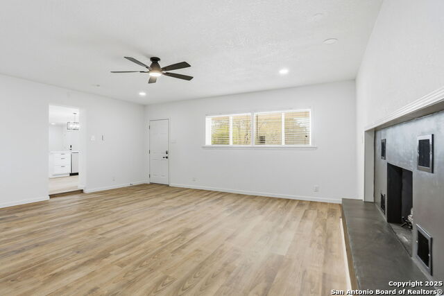 Image 25 of 41 For 221 Shadywood Ln