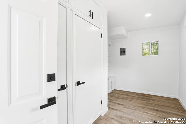 Image 27 of 41 For 221 Shadywood Ln