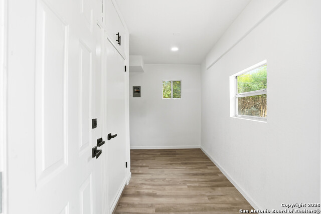 Image 29 of 41 For 221 Shadywood Ln