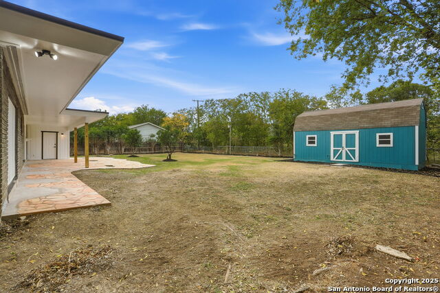 Image 32 of 41 For 221 Shadywood Ln