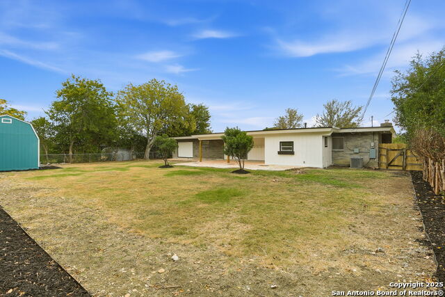 Image 33 of 41 For 221 Shadywood Ln