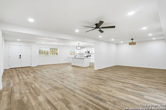 Image 4 of 41 For 221 Shadywood Ln