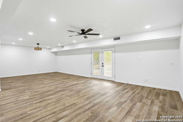 Image 5 of 41 For 221 Shadywood Ln