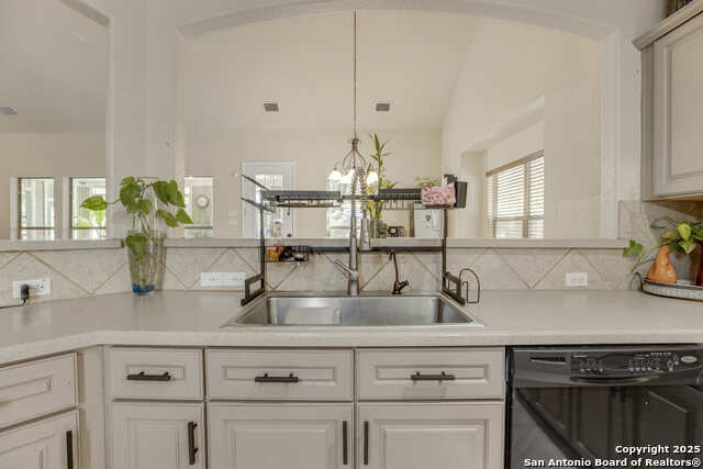 Image 18 of 51 For 4102 Gage Crossing