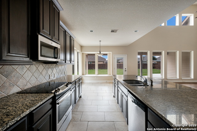 Image 24 of 42 For 2878 Coral Sky